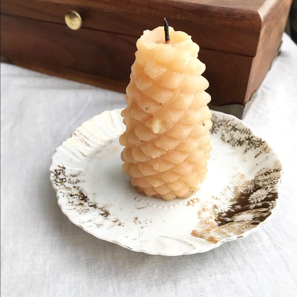 PM Editor Pick: Vintage Gold Floral Embossed Plate - Picture 5 of 6